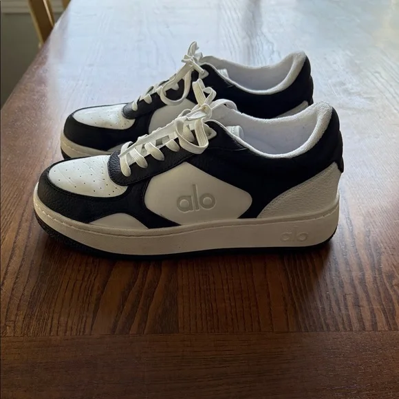 ALO Yoga Black and White Sneakers- Great condition - Picture 1 of 14